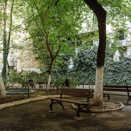Old Town Historic Apartment With Backyard Mini Park Bucareste Exterior foto
