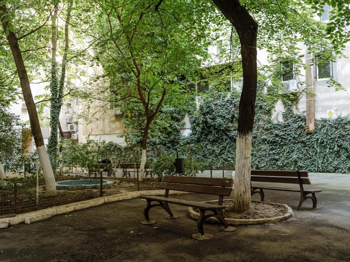 Old Town Historic Apartment With Backyard Mini Park Bucareste Exterior foto