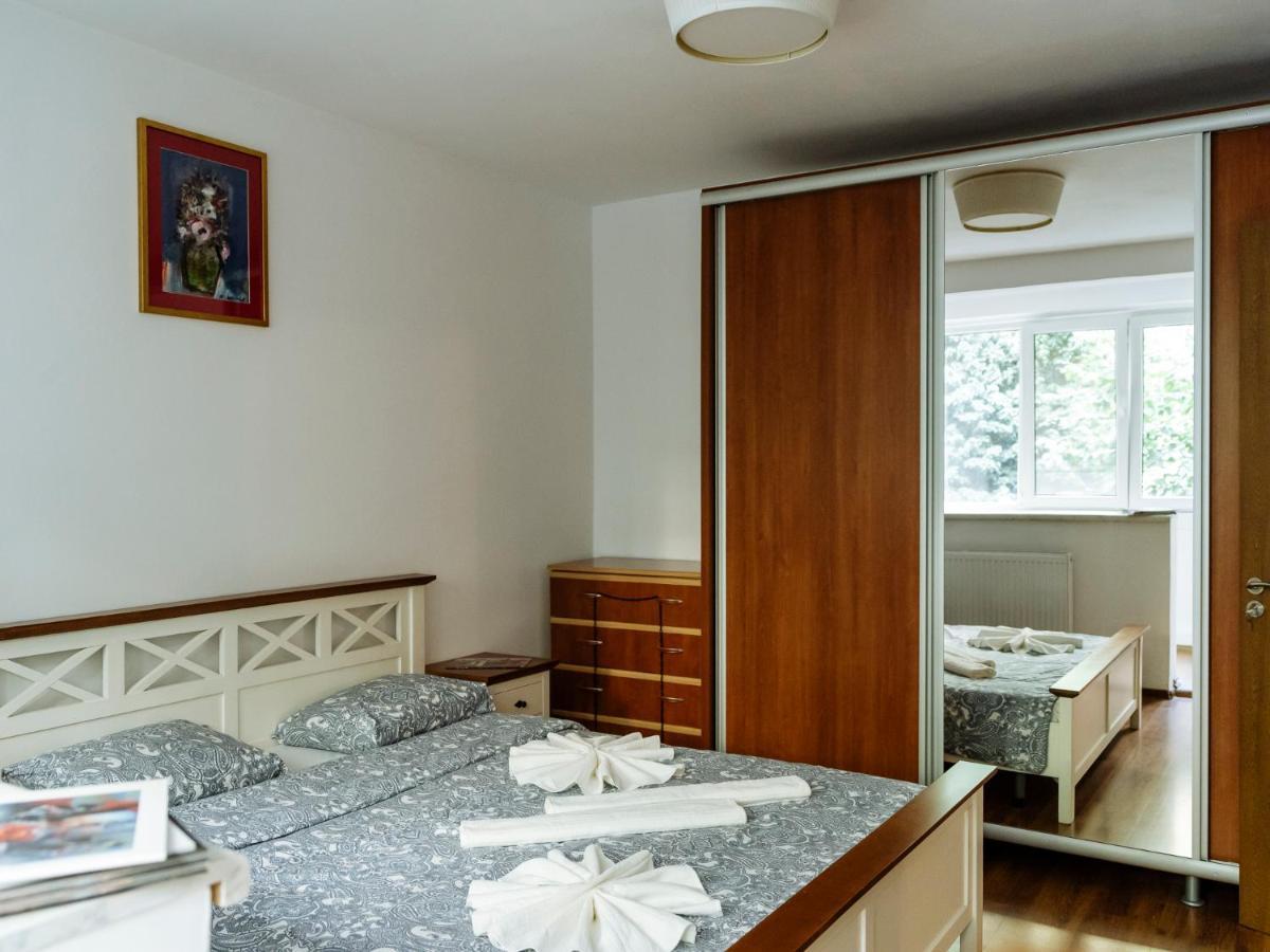 Old Town Historic Apartment With Backyard Mini Park Bucareste Exterior foto