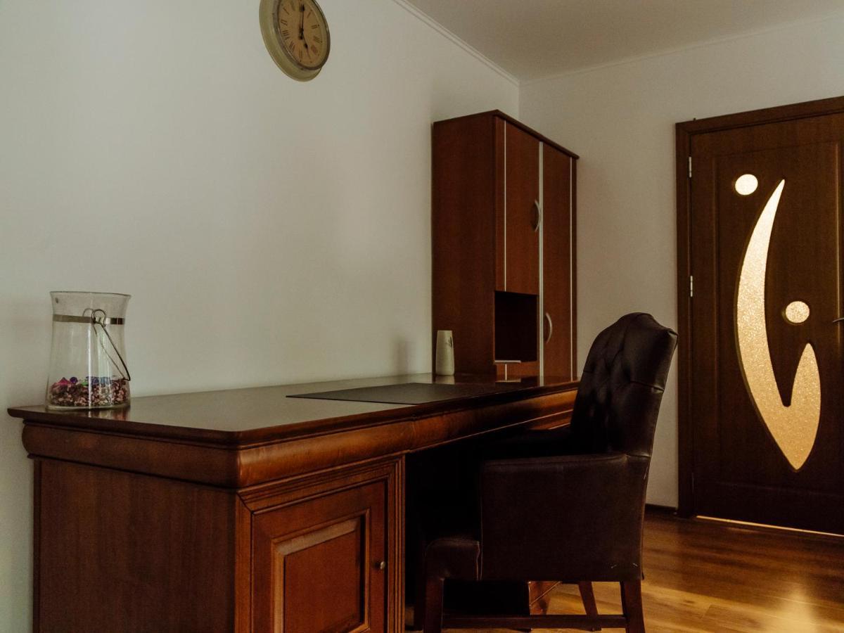 Old Town Historic Apartment With Backyard Mini Park Bucareste Exterior foto