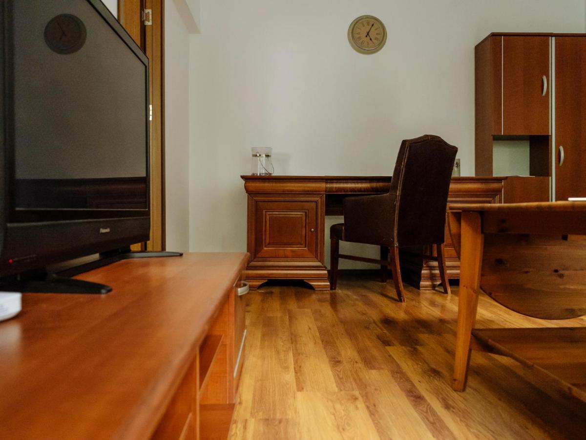 Old Town Historic Apartment With Backyard Mini Park Bucareste Exterior foto