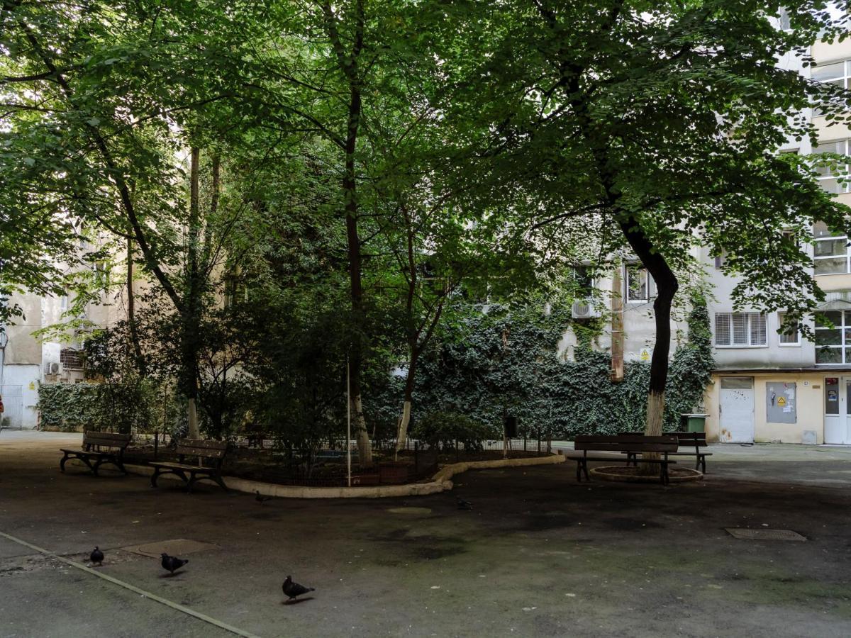 Old Town Historic Apartment With Backyard Mini Park Bucareste Exterior foto