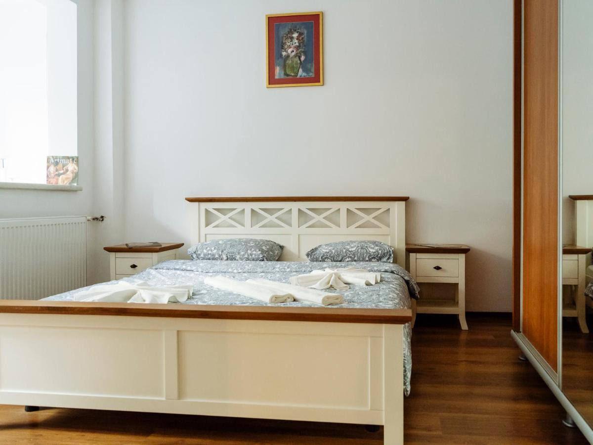 Old Town Historic Apartment With Backyard Mini Park Bucareste Exterior foto